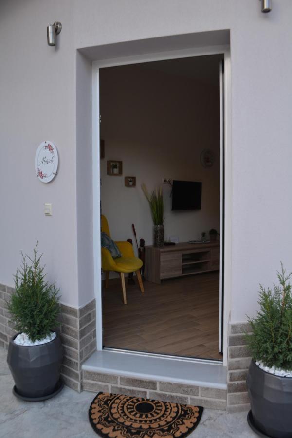 Marieli Apartment Perama  Экстерьер фото